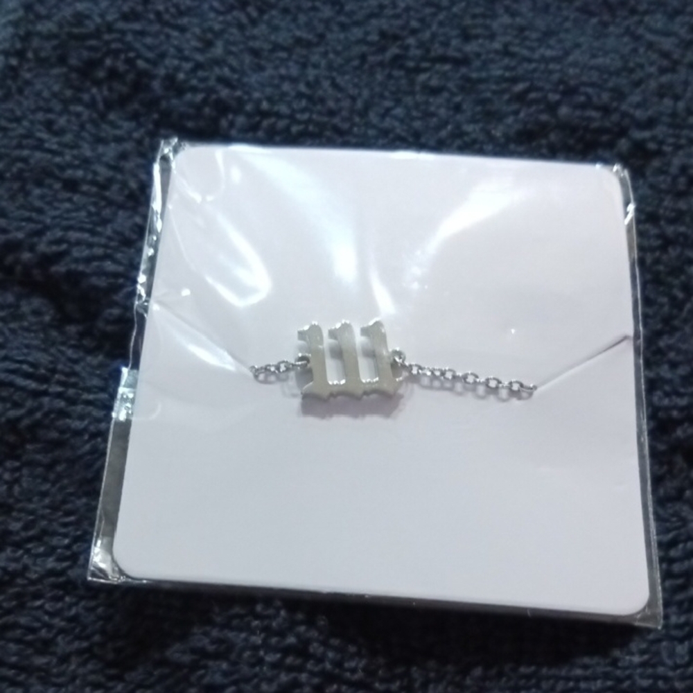 Stylish Silver Chain with Unique Pendant